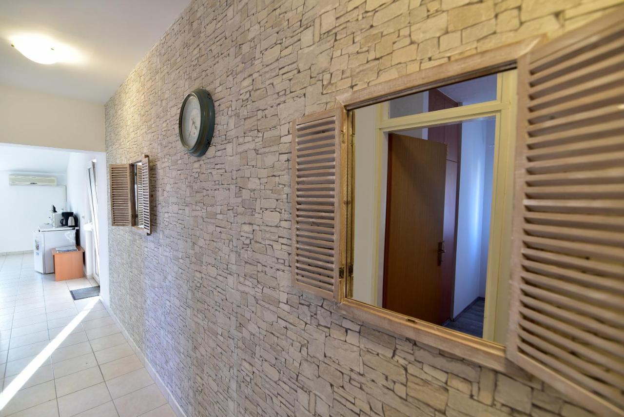 Apartmani Luna Vir Exterior photo