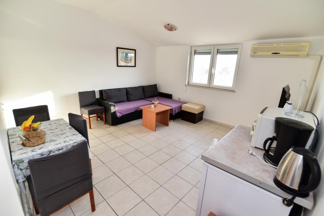 Apartmani Luna Vir Exterior photo