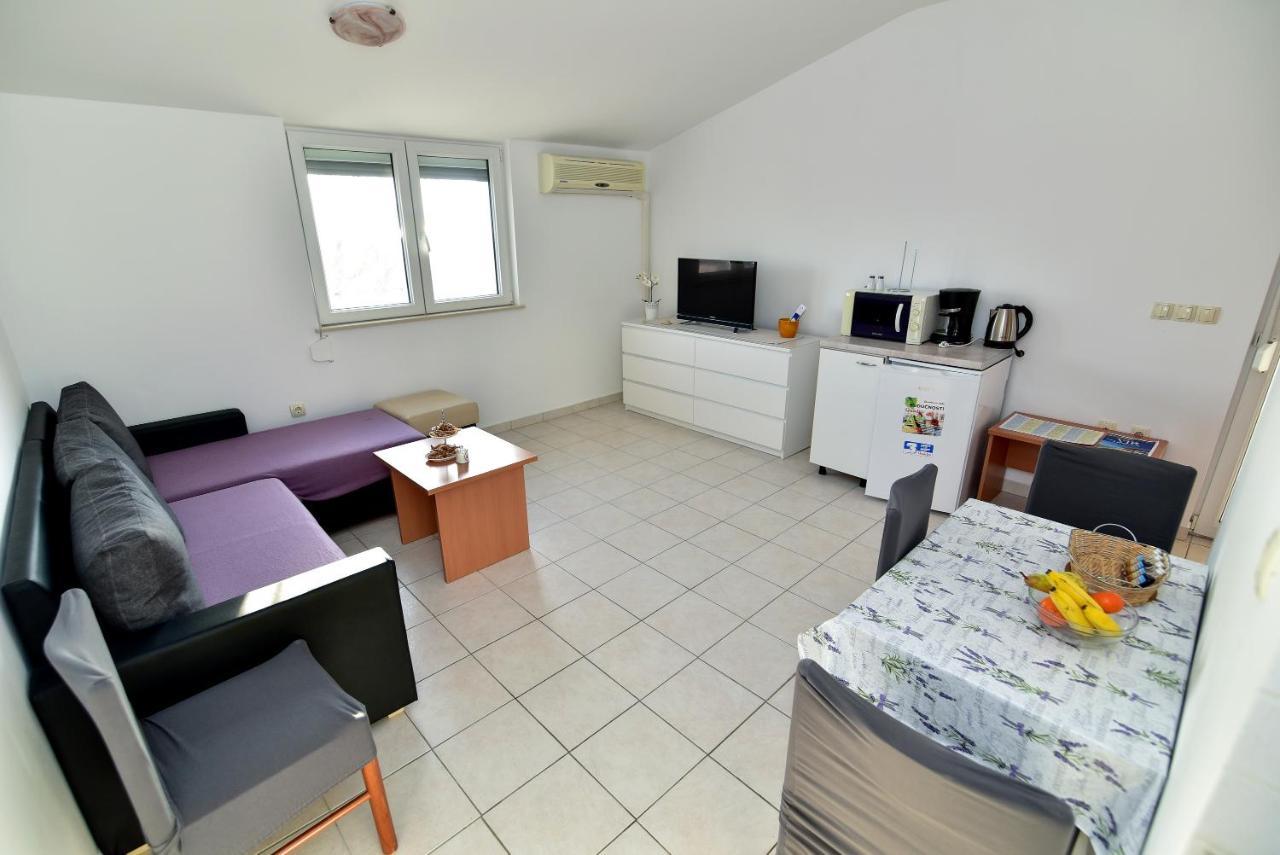 Apartmani Luna Vir Exterior photo