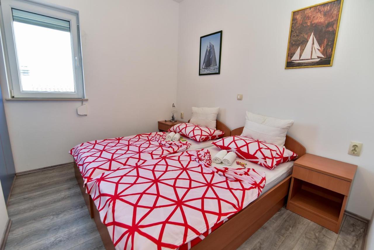 Apartmani Luna Vir Exterior photo